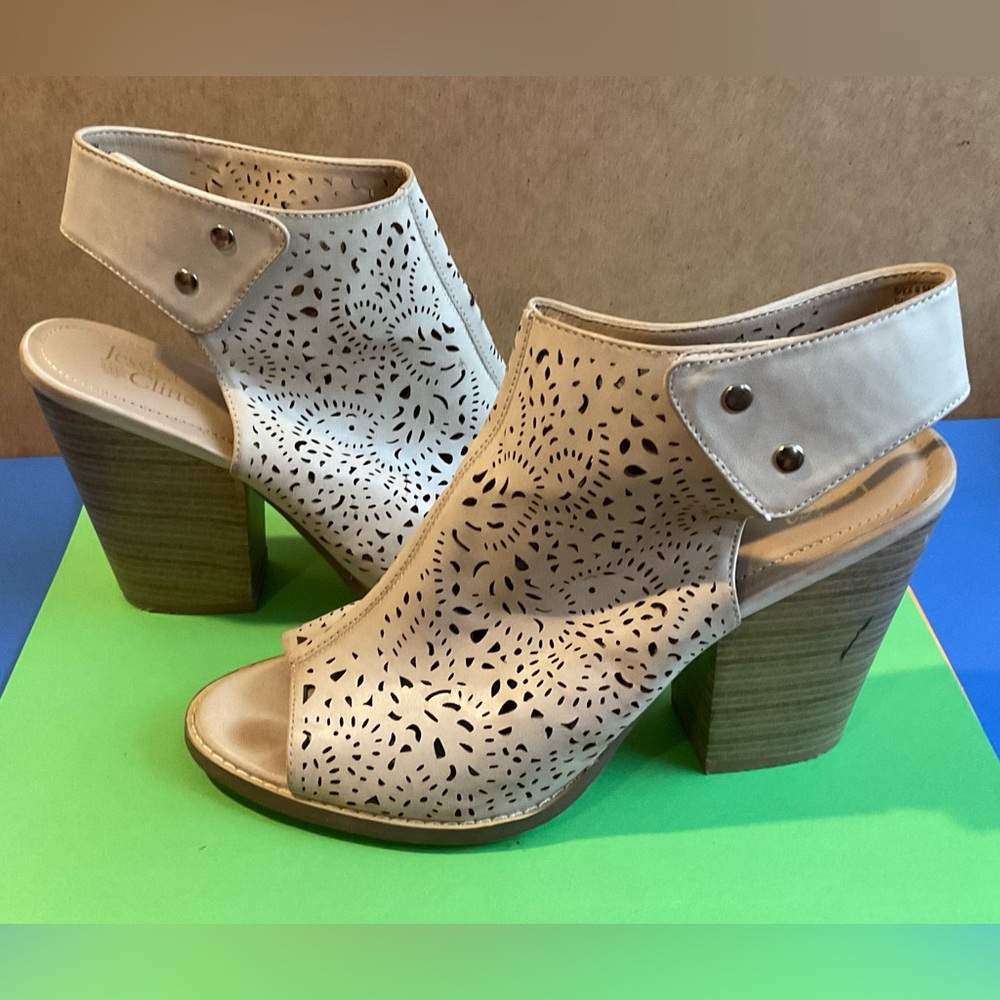 Jessica Cline Kirra Nude Peep Toe Laser Cut Size 9 - VGUC